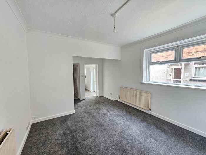 1 Bedroom Flat To Rent In Bitterne Road West, Southampton, SO18