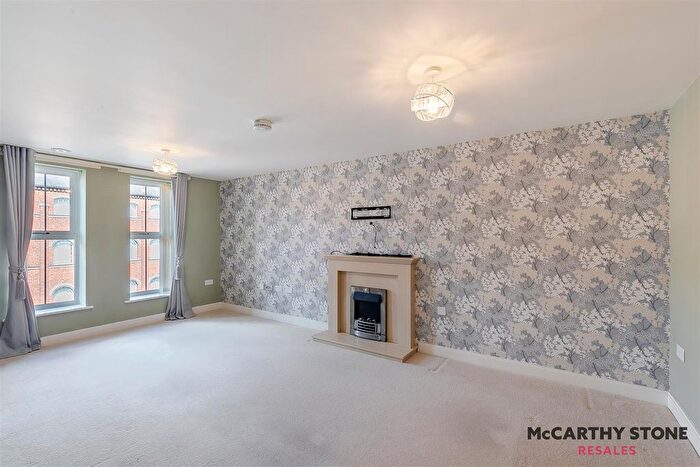 2 Bedroom Flat For Sale In Clive Road, Batchley, Redditch, B97