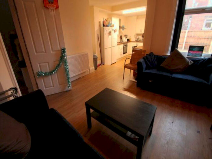 6 Bedroom House To Rent In Norwood Terrace, Leeds, LS6