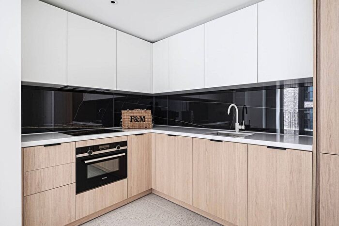 2 Bedroom Flat To Rent In Bouchon Point, Silk District, E1