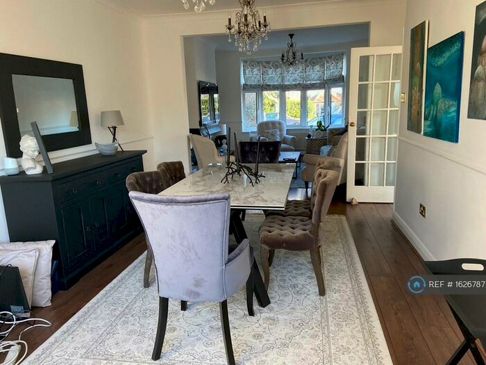 3 Bedroom Semi-Detached House To Rent In Oakdene Drive, Surbiton, KT5