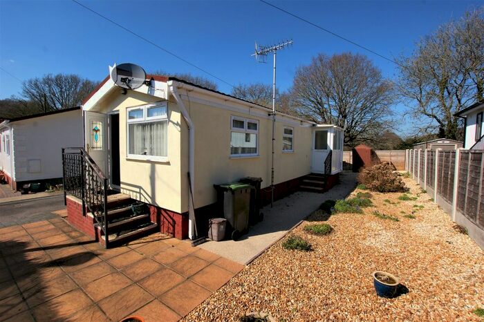 2 Bedroom Mobile/park Home For Sale In Waterloo Road, Corfe Mullen, Wimborne, Dorset, BH21