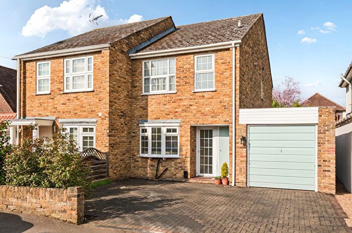 3 Bedroom Property For Sale In Hersham, KT12