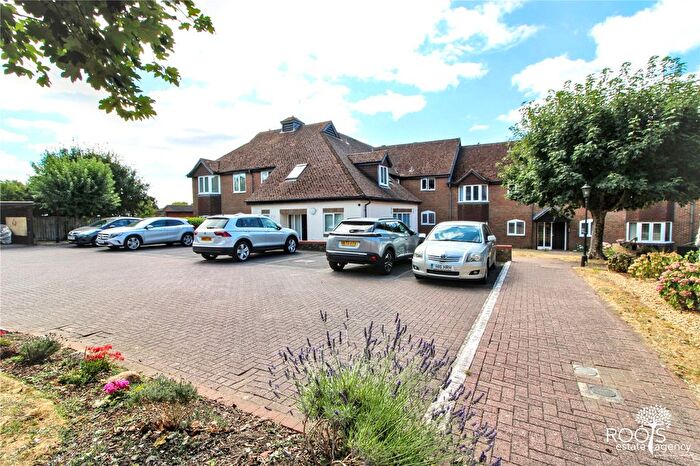 1 Bedroom Flat For Sale In Ferndale Court, Thatcham, Berkshire, RG19