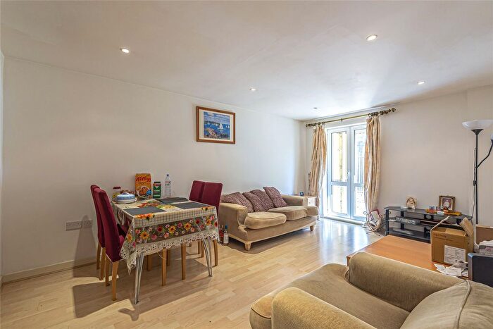 2 Bedroom Flat To Rent In The Pinnacle, Kings Road, Reading, Berkshire, RG1