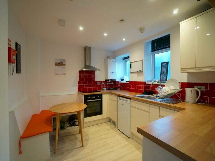 2 Bedroom Flat To Rent In Holyhead Road Apartment, Bangor, Gwynedd, LL57