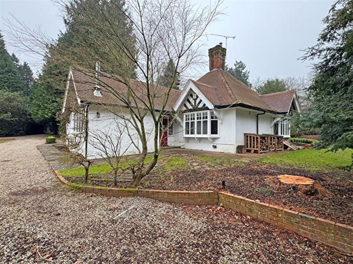 4 Bedroom House To Rent In Tilley Lane, Headley, Epsom, KT18