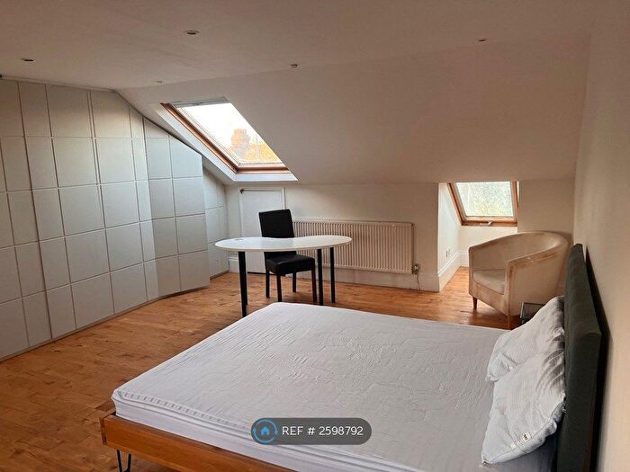 Studio To Rent In Southgate, London, N14