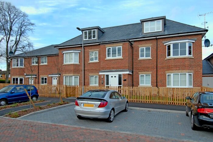 2 Bedroom Flat To Rent In Winch's Meadow, Burnham, Slough SL1