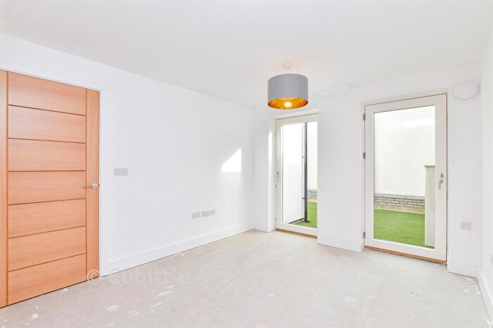 2 Bedroom Flat For Sale In Lowther Road, Brighton, East Sussex, BN1