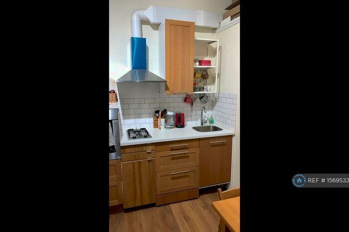 Studio To Rent In Holmdale Terrace, London, N15