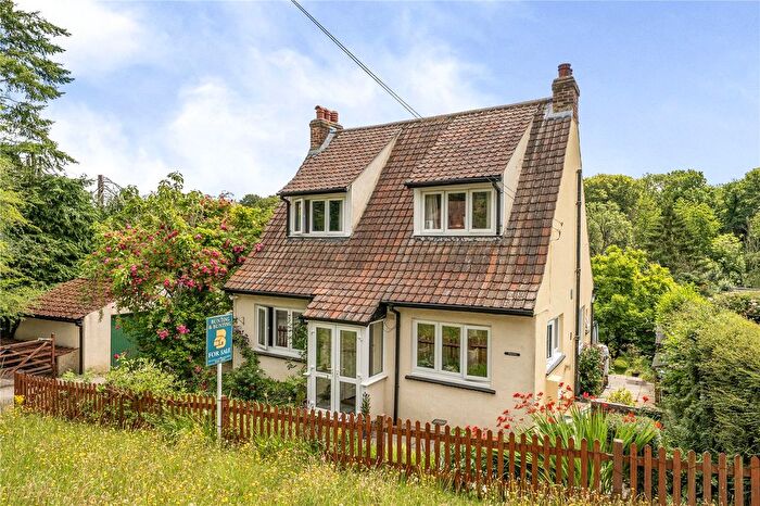 3 Bedroom Detached House For Sale In Barnfield Road, Tatsfield, Surrey, TN16