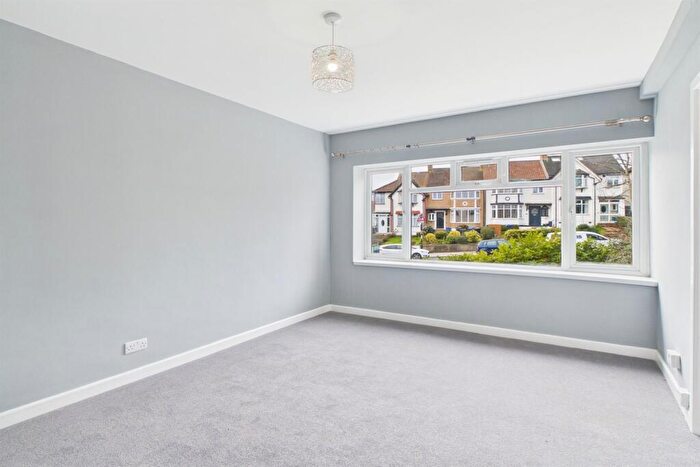 Flat To Rent In South Norwood Hill, London, SE25