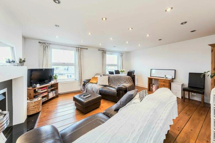 3 Bedroom Flat To Rent In Byrne Road, Balham, SW12