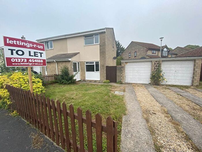3 Bedroom Semi-Detached House To Rent In Westwood Drive, Frome, Somerset, BA11