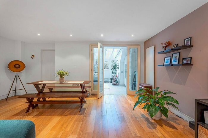 2 Bedroom Flat To Rent In Edith Road, West Kensington, London, W14