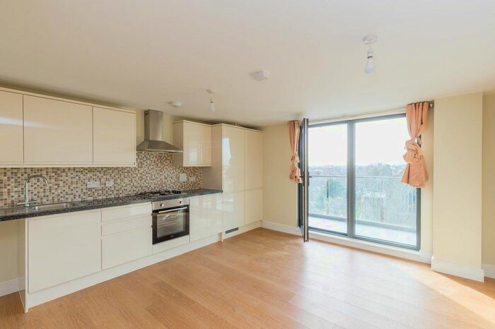 2 Bedroom Flat To Rent In High Road, Ilford, IG1