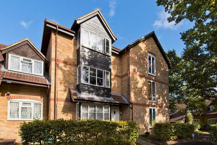 Studio To Rent In Compton Gardens, Addlestone, KT15