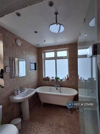 2 Bedroom Maisonette To Rent In The Alders, West Wickham, BR4