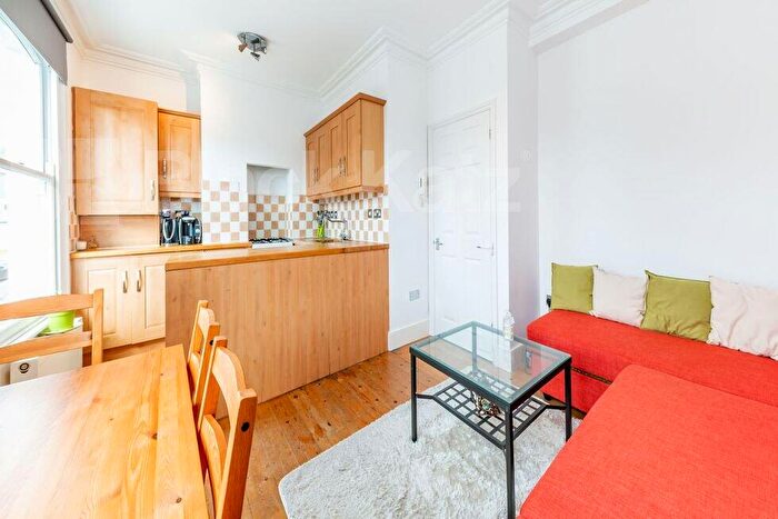 1 Bedroom Flat To Rent In Evershot Road, Finsbury Park, N4