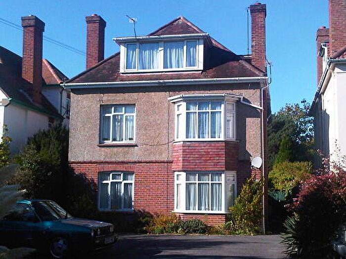 2 Bedroom Flat To Rent In Alum Chine Road, Bournemouth, Dorset, BH4