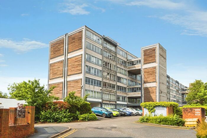 1 Bedroom Flat For Sale In Ingledew Court, Leeds, LS17