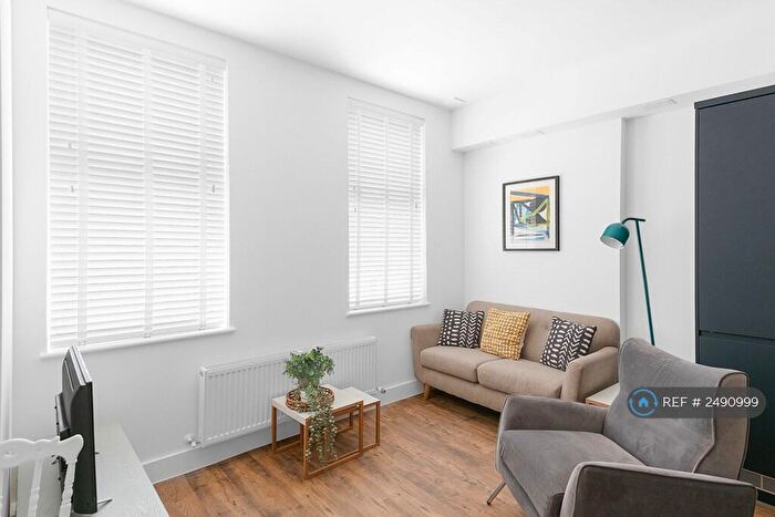 3 Bedroom Flat To Rent In Bath Road, Arnos Vale, Bristol, BS4