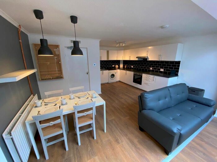 5 Bedroom Terraced House To Rent In Herald Close, Beeston, NG9