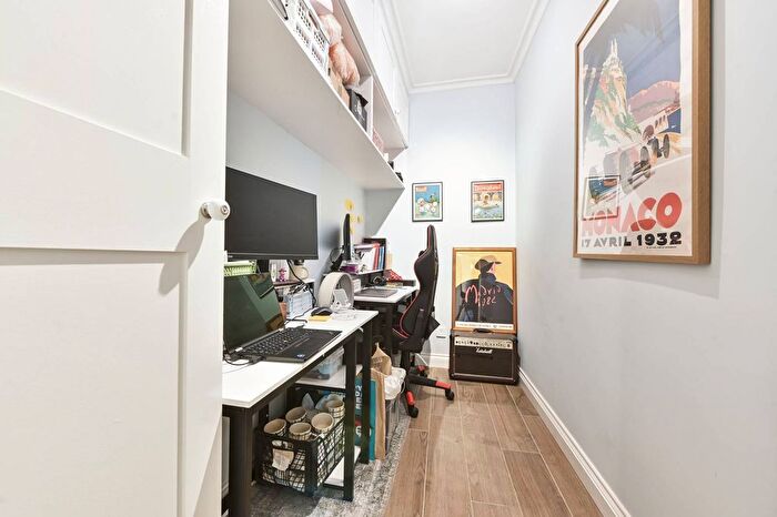 1 Bedroom Flat For Sale In Philbeach Gardens, Earls Court, London, SW5