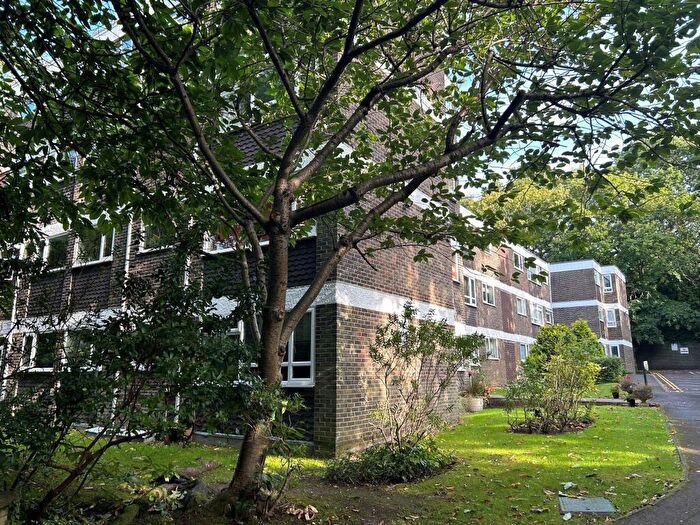 2 Bedroom Flat To Rent In Branksome Wood Road, Bournemouth, BH2