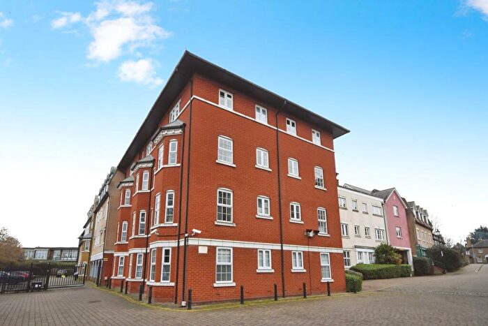 2 Bedroom Flat For Sale In Roche Close, Rochford, Essex, SS4