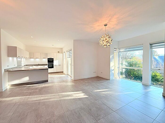 3 Bedroom Flat For Sale In Arnothill, Falklrk, FK1