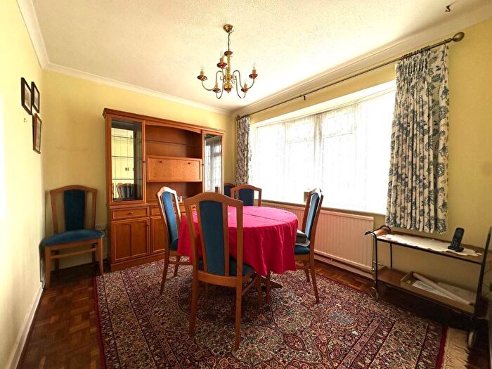 4 Bedroom Detached House For Sale In Conyngham Road, Meadowfields, Northampton, NN3