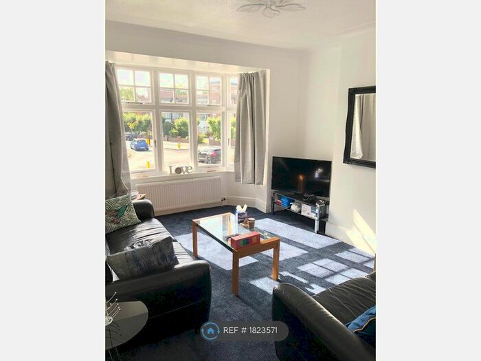 3 Bedroom Flat To Rent In Thorpe Hall Mansions, London, W5