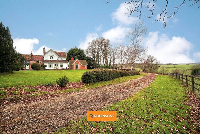 5 Bedroom Detached House For Sale In Common Road, Kensworth, Dunstable, Bedfordshire, LU6