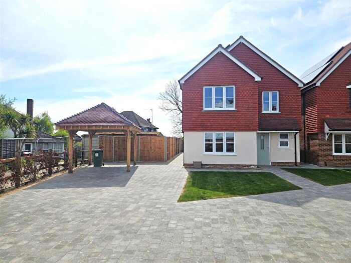 4 Bedroom Detached House For Sale In Upper St Michaels Road, Aldershot, GU11