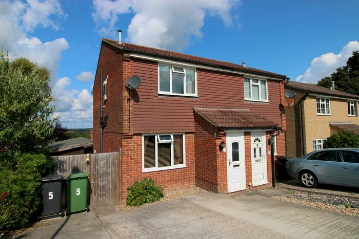 2 Bedroom Semi-Detached House To Rent In Warren Close, St. Leonards-On-Sea, TN38