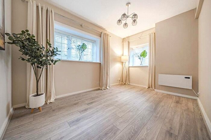 1 Bedroom Flat For Sale In Wycliffe Buildings, Portsmouth Road, Guildford, Surrey, GU2