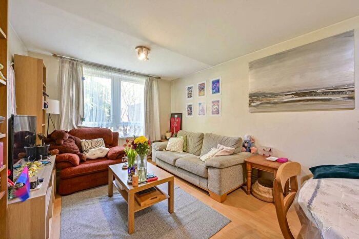 2 Bedroom Flat To Rent In Beaumont Road, Southfields, London, SW19