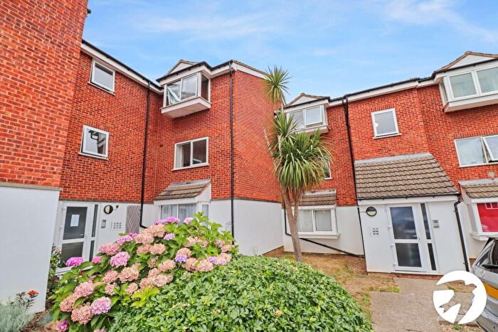 1 Bedroom Flat For Sale In Heathdene Drive, Belvedere, Kent, DA17