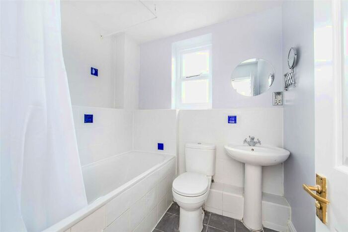 1 Bedroom Flat To Rent In Waldo Close, Elms Road, London, SW4