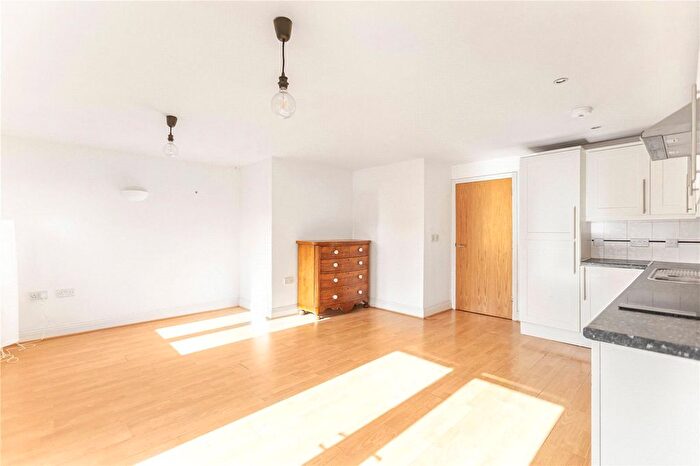 1 Bedroom Flat For Sale In Beatty Road, London, N16