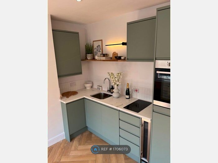 1 Bedroom Flat To Rent In Wimbledon Chase, London, SW20