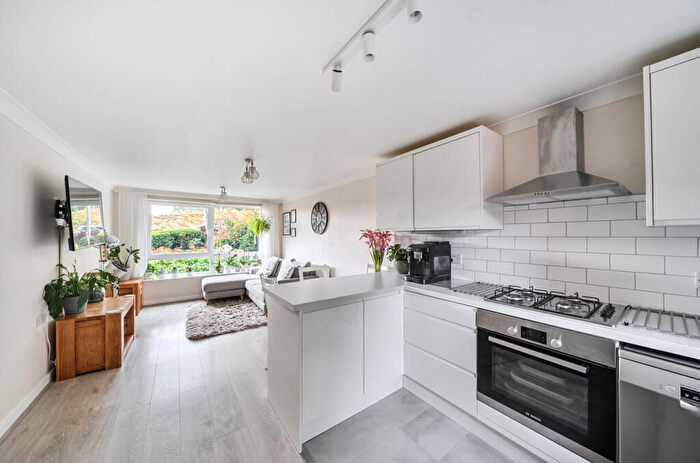 2 Bedroom Flat For Sale In Hill Street, Itchen, Southampton, Hampshire, SO19