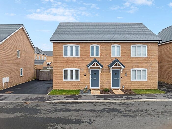 3 Bedroom Semi-Detached House For Sale In Blake Crescent, Minster Lovell, OX29