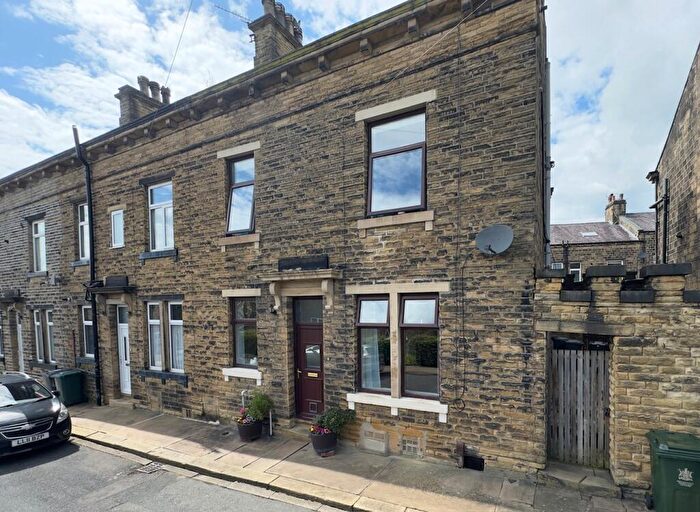 3 Bedroom Terraced House For Sale In Norfolk Street, Bingley, BD16