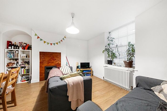 2 Bedroom Flat To Rent In Norwood Road, SE27