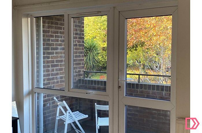 Studio To Rent In Rochdale Way, London, SE8