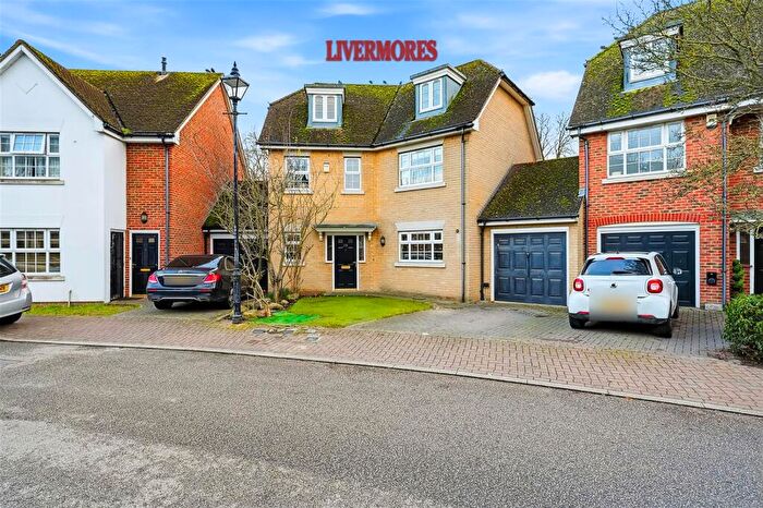 5 Bedroom Link Detached House For Sale In Sandringham Drive, Dartford, DA2