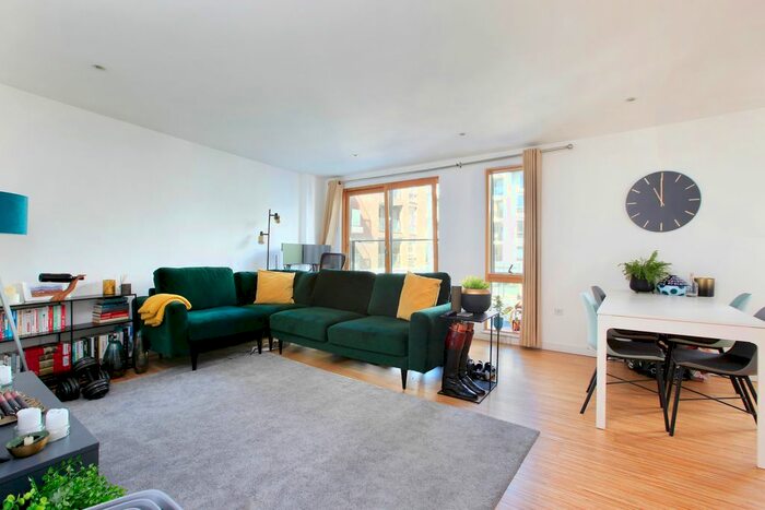 2 Bedroom Flat To Rent In Wingate Square, Clapham, London, SW4